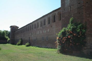Immagini e Angoli di Scaldasole - Vista laterale del Castello